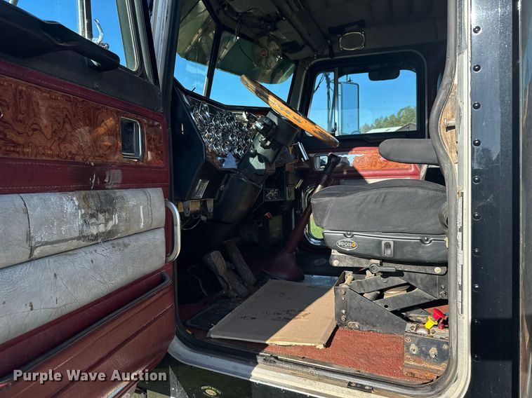 image for item EG6406 1995 Peterbilt 379 semi truck