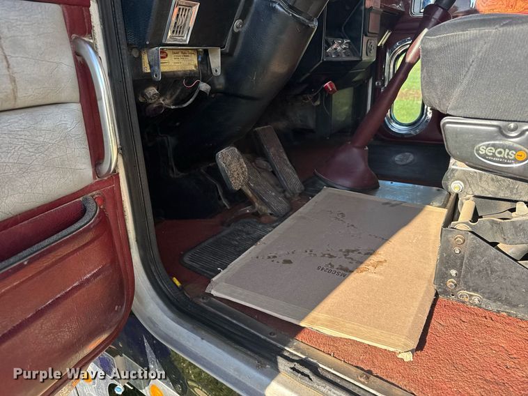 image for item EG6406 1995 Peterbilt 379 semi truck