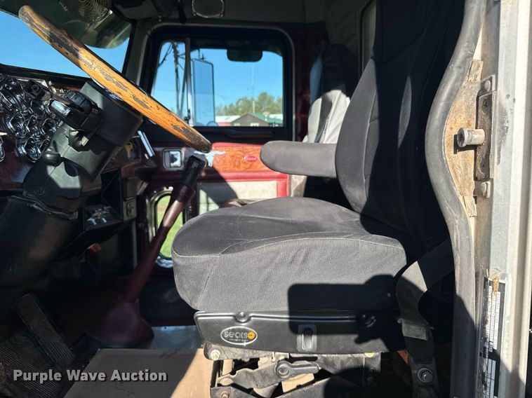 image for item EG6406 1995 Peterbilt 379 semi truck