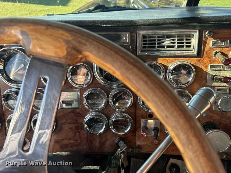 image for item EG6406 1995 Peterbilt 379 semi truck