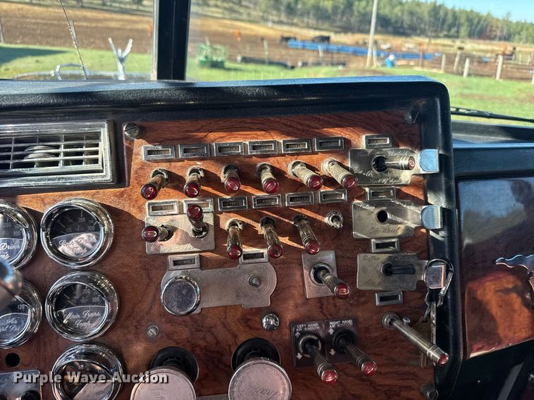 image for item EG6406 1995 Peterbilt 379 semi truck