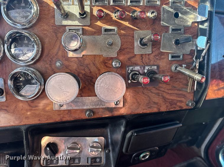 image for item EG6406 1995 Peterbilt 379 semi truck