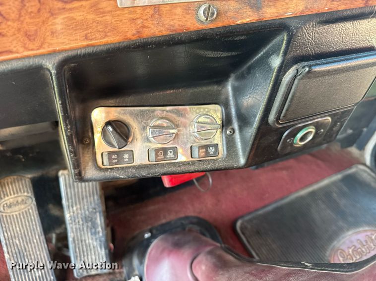 image for item EG6406 1995 Peterbilt 379 semi truck