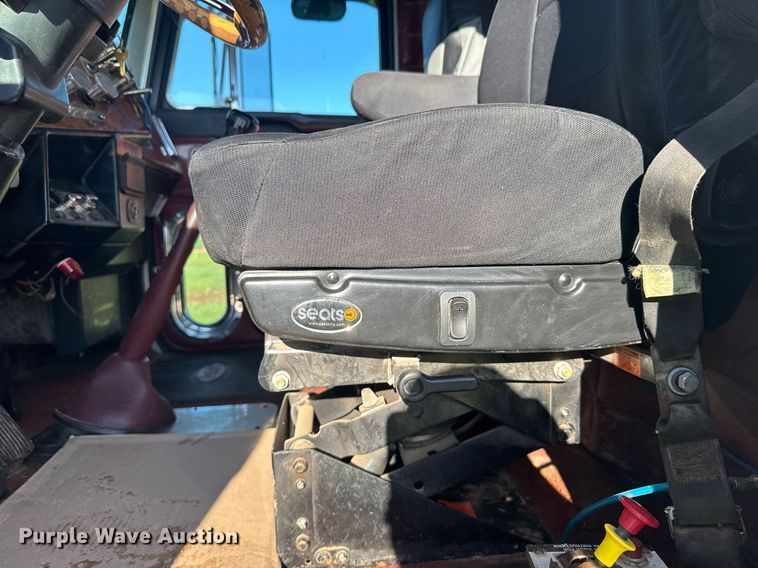 image for item EG6406 1995 Peterbilt 379 semi truck