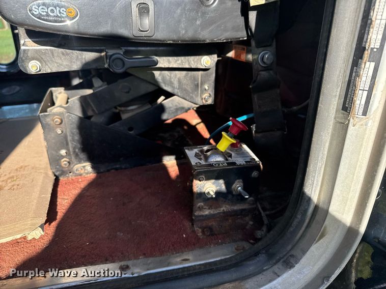 image for item EG6406 1995 Peterbilt 379 semi truck