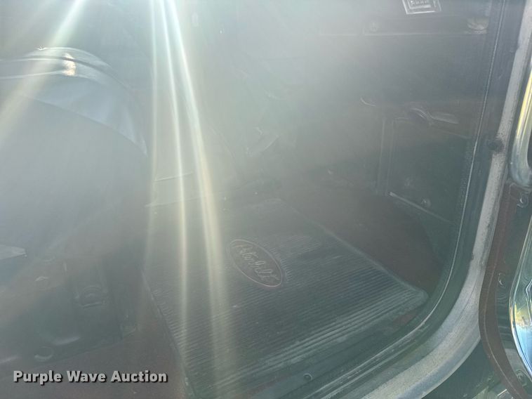 image for item EG6406 1995 Peterbilt 379 semi truck