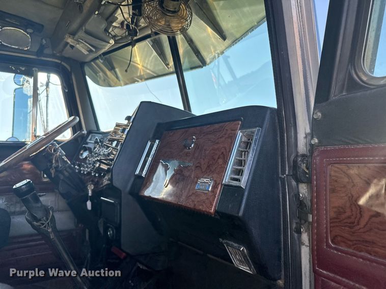 image for item EG6406 1995 Peterbilt 379 semi truck