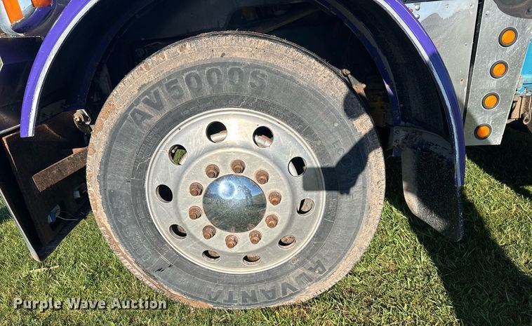 image for item EG6406 1995 Peterbilt 379 semi truck