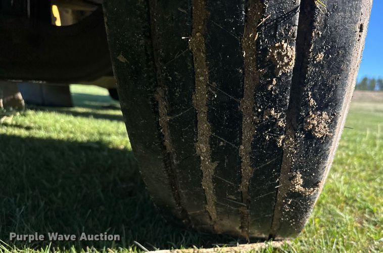 image for item EG6406 1995 Peterbilt 379 semi truck