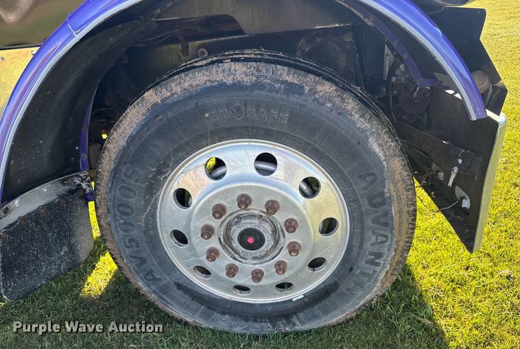 image for item EG6406 1995 Peterbilt 379 semi truck