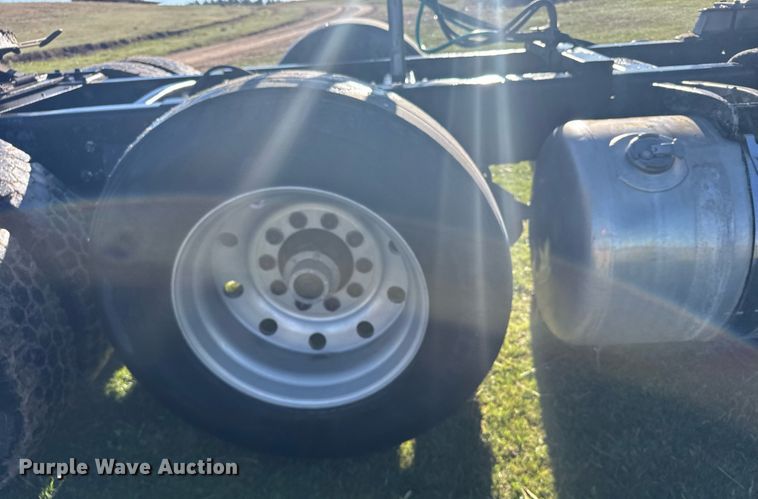 image for item EG6406 1995 Peterbilt 379 semi truck