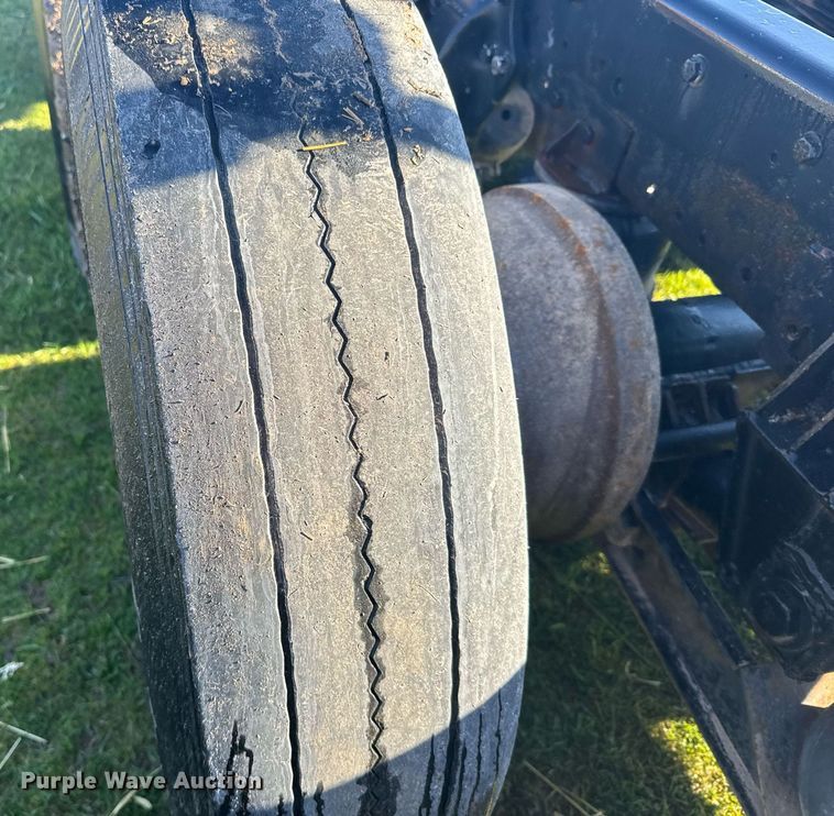 image for item EG6406 1995 Peterbilt 379 semi truck