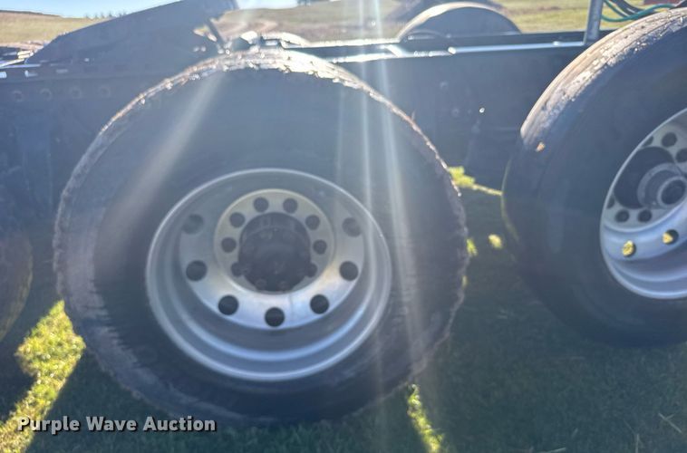 image for item EG6406 1995 Peterbilt 379 semi truck