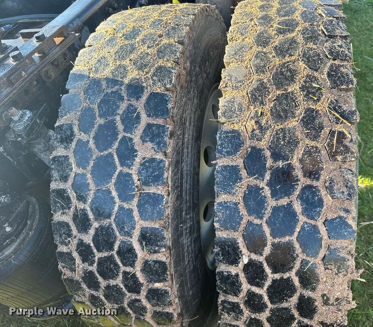 image for item EG6406 1995 Peterbilt 379 semi truck