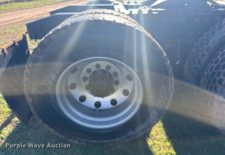 image for item EG6406 1995 Peterbilt 379 semi truck