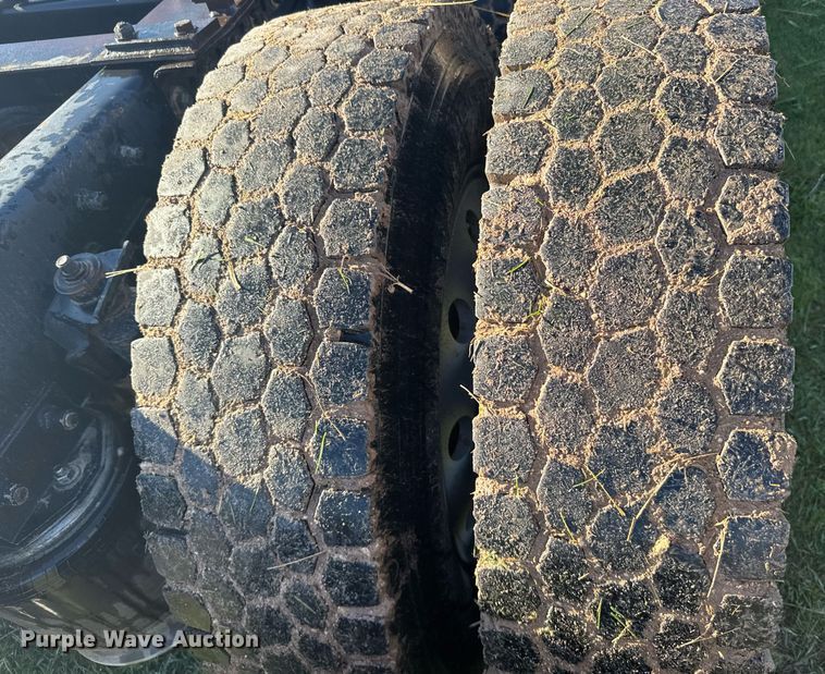 image for item EG6406 1995 Peterbilt 379 semi truck