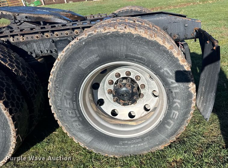 image for item EG6406 1995 Peterbilt 379 semi truck