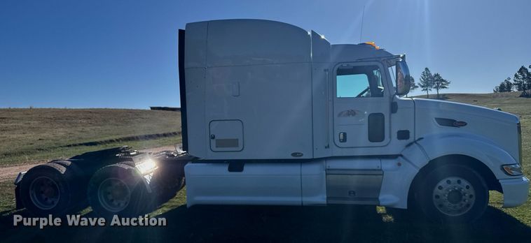 image for item EG6407 2011 Peterbilt 386 semi truck
