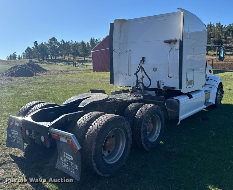 image for item EG6407 2011 Peterbilt 386 semi truck