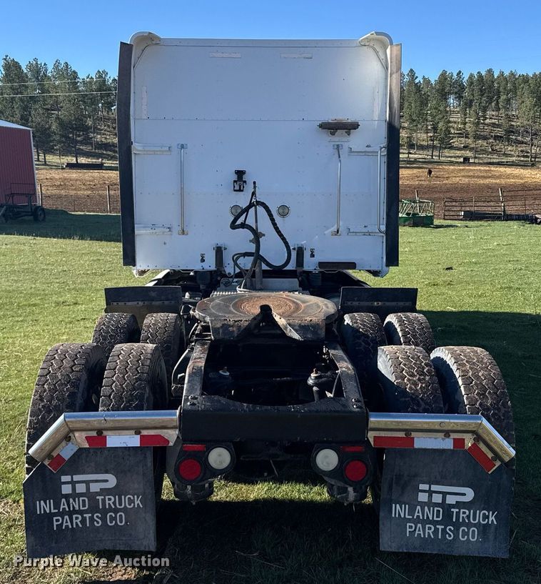 image for item EG6407 2011 Peterbilt 386 semi truck