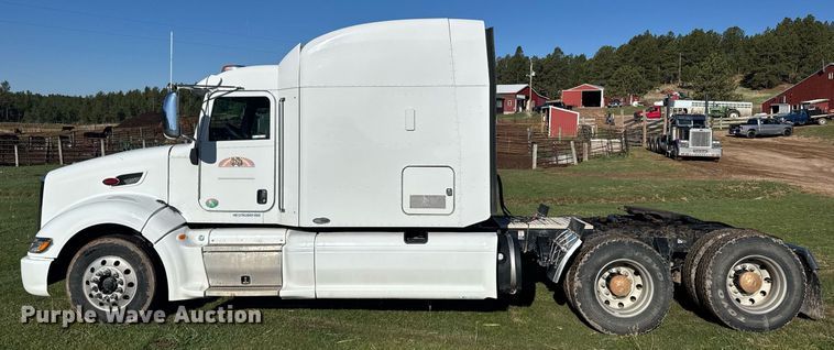 image for item EG6407 2011 Peterbilt 386 semi truck