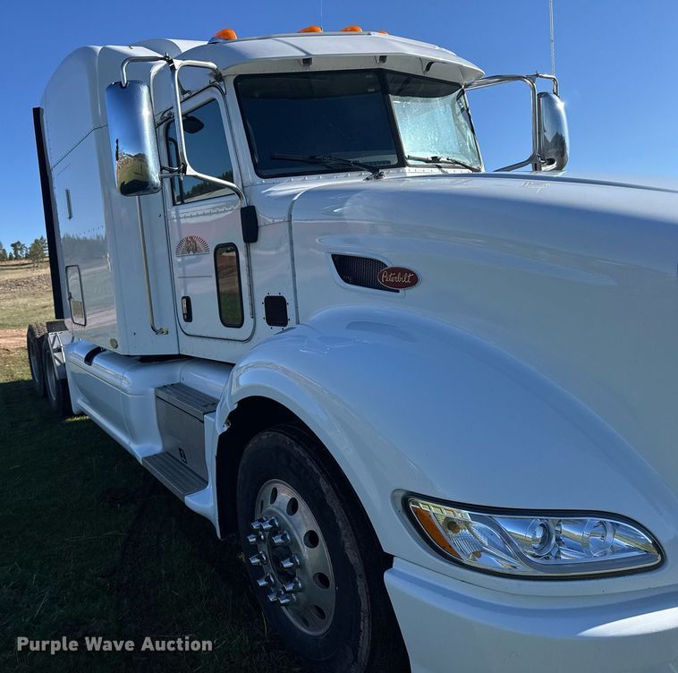 image for item EG6407 2011 Peterbilt 386 semi truck