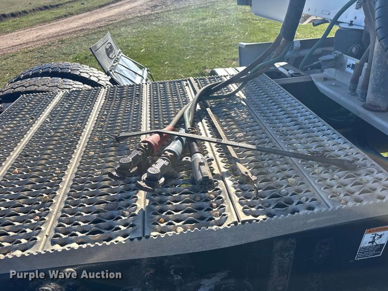 image for item EG6407 2011 Peterbilt 386 semi truck