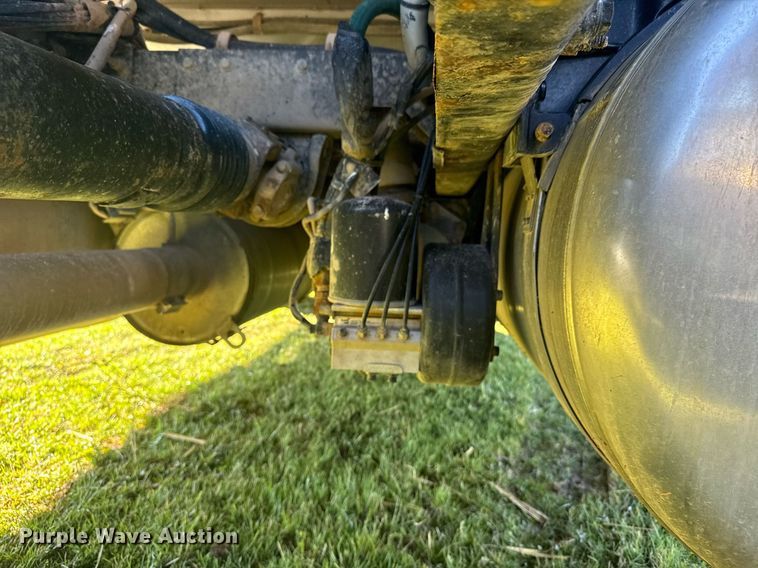 image for item EG6407 2011 Peterbilt 386 semi truck