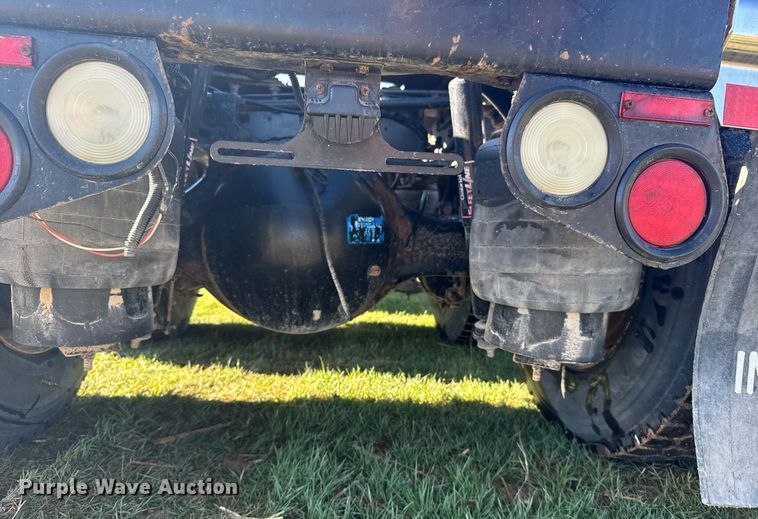 image for item EG6407 2011 Peterbilt 386 semi truck