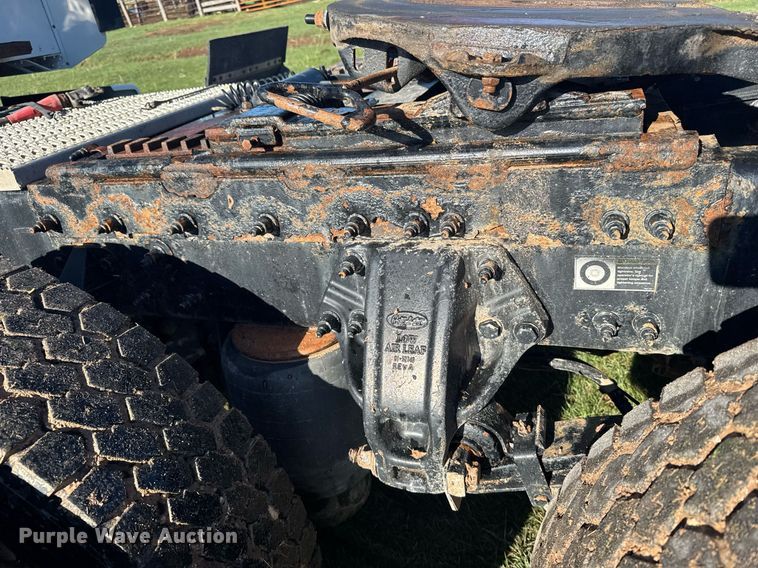 image for item EG6407 2011 Peterbilt 386 semi truck