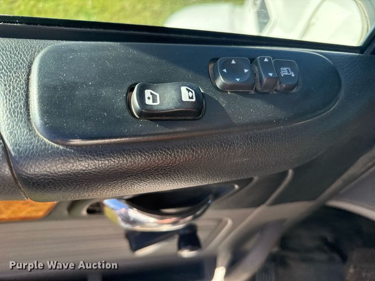 image for item EG6407 2011 Peterbilt 386 semi truck