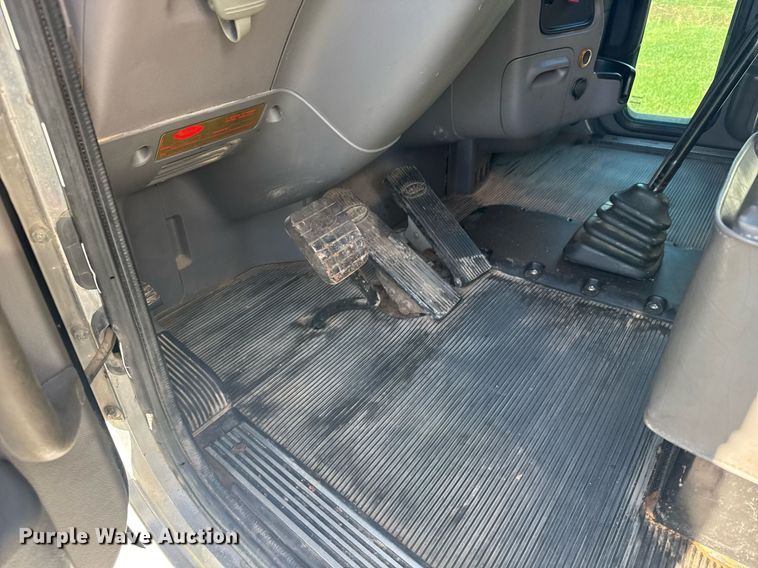 image for item EG6407 2011 Peterbilt 386 semi truck