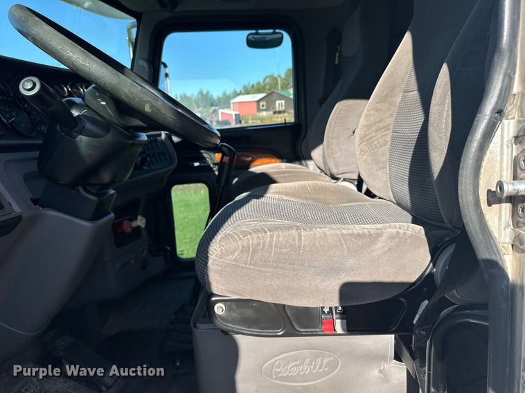 image for item EG6407 2011 Peterbilt 386 semi truck