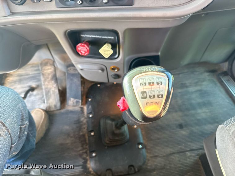 image for item EG6407 2011 Peterbilt 386 semi truck