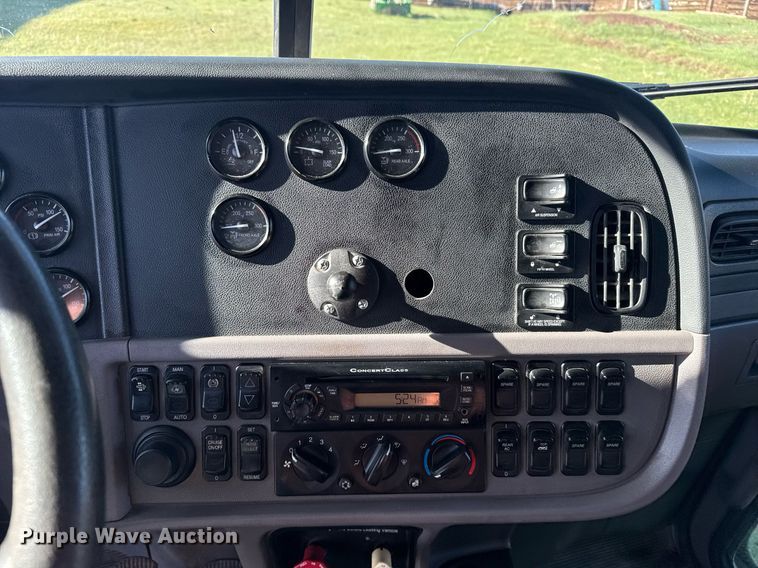 image for item EG6407 2011 Peterbilt 386 semi truck