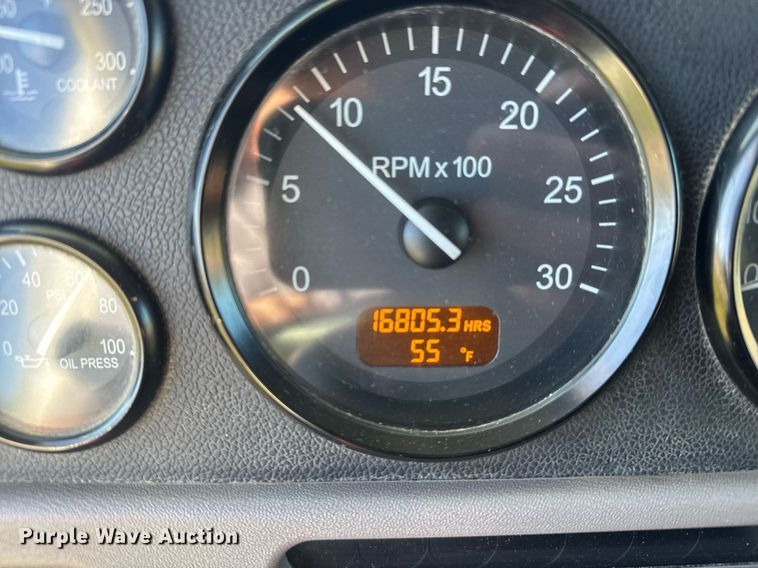 image for item EG6407 2011 Peterbilt 386 semi truck