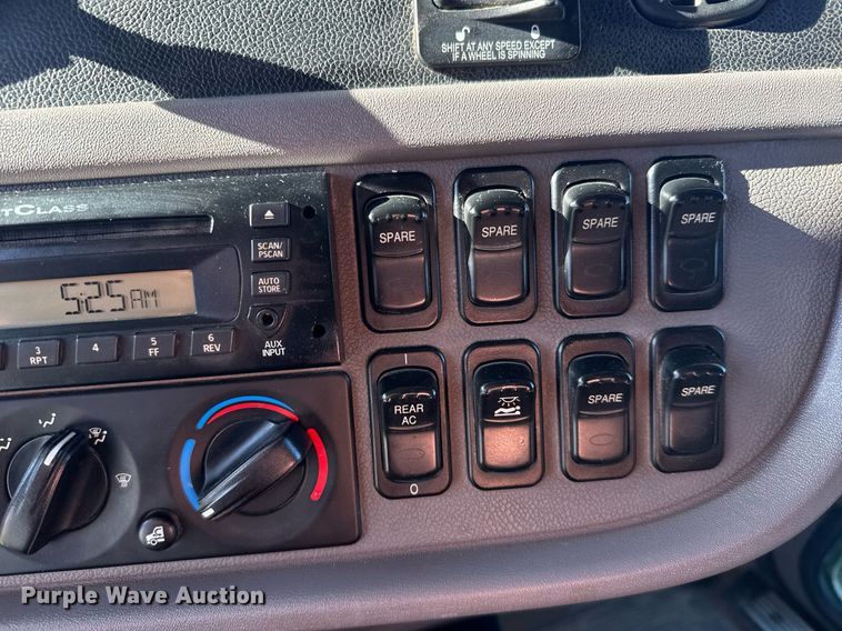 image for item EG6407 2011 Peterbilt 386 semi truck