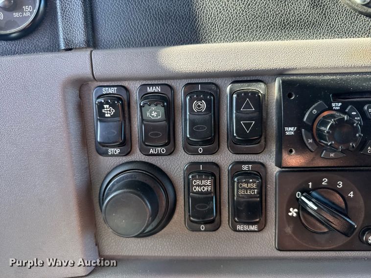 image for item EG6407 2011 Peterbilt 386 semi truck