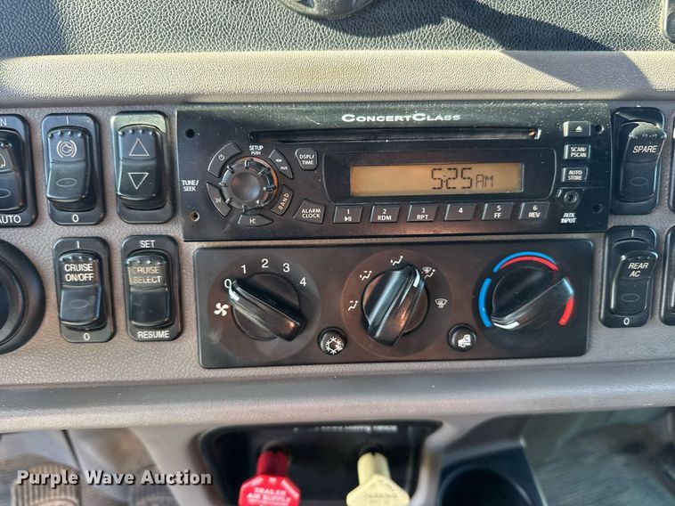 image for item EG6407 2011 Peterbilt 386 semi truck