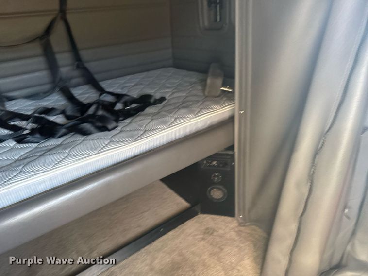 image for item EG6407 2011 Peterbilt 386 semi truck