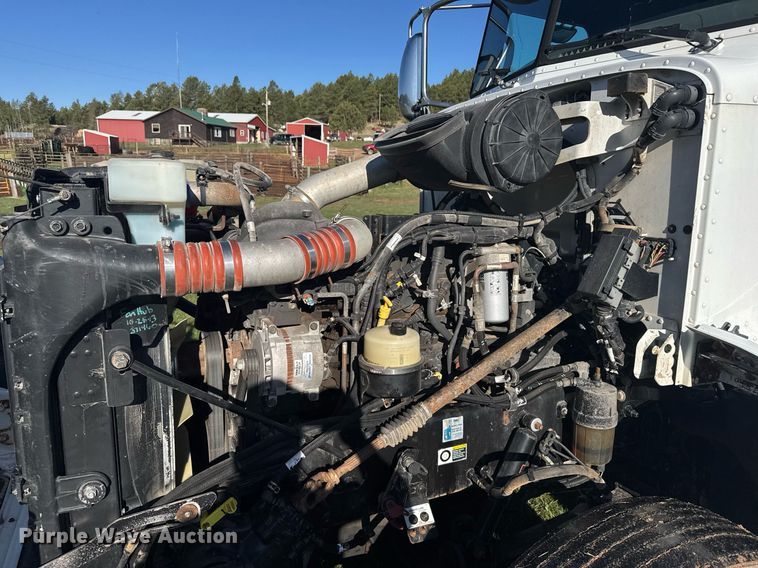image for item EG6407 2011 Peterbilt 386 semi truck