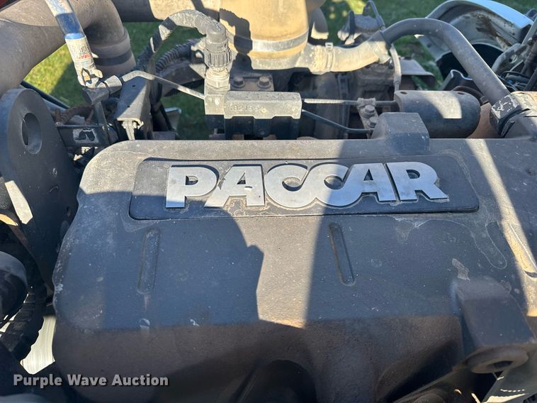 image for item EG6407 2011 Peterbilt 386 semi truck