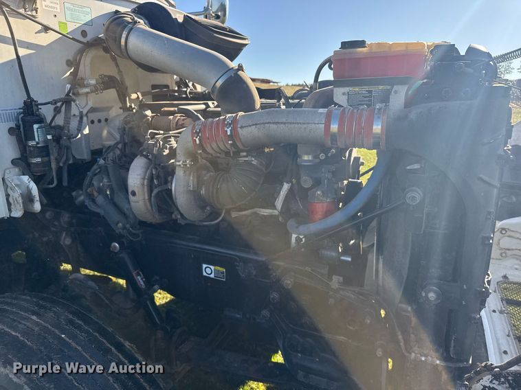 image for item EG6407 2011 Peterbilt 386 semi truck