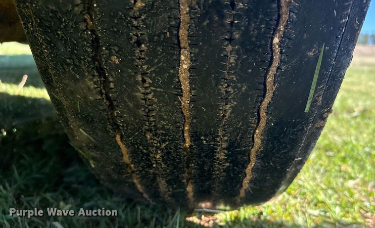 image for item EG6407 2011 Peterbilt 386 semi truck