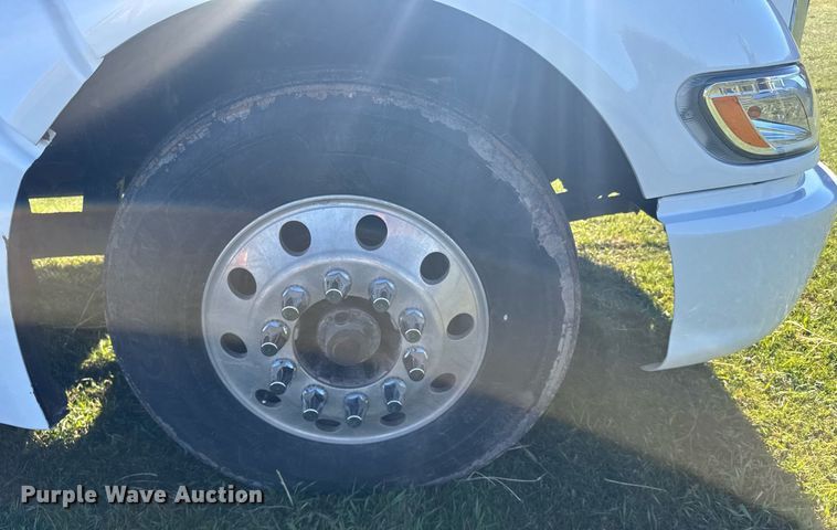 image for item EG6407 2011 Peterbilt 386 semi truck