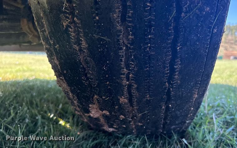 image for item EG6407 2011 Peterbilt 386 semi truck