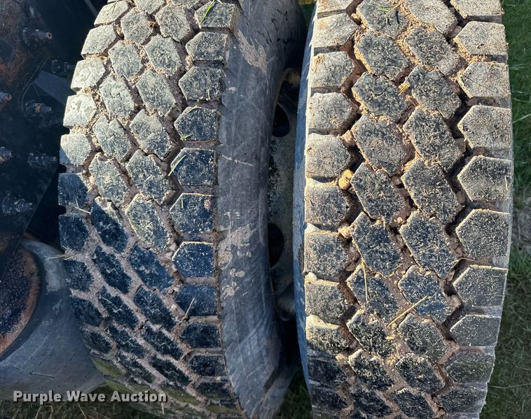 image for item EG6407 2011 Peterbilt 386 semi truck