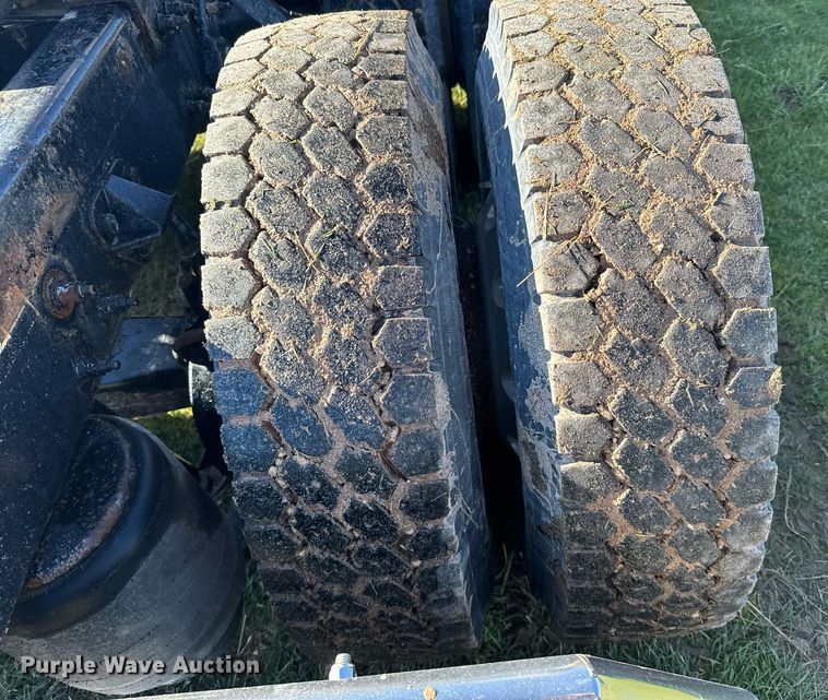 image for item EG6407 2011 Peterbilt 386 semi truck