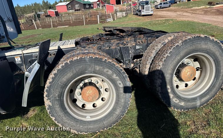 image for item EG6407 2011 Peterbilt 386 semi truck