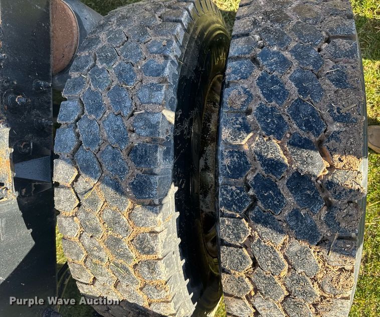 image for item EG6407 2011 Peterbilt 386 semi truck